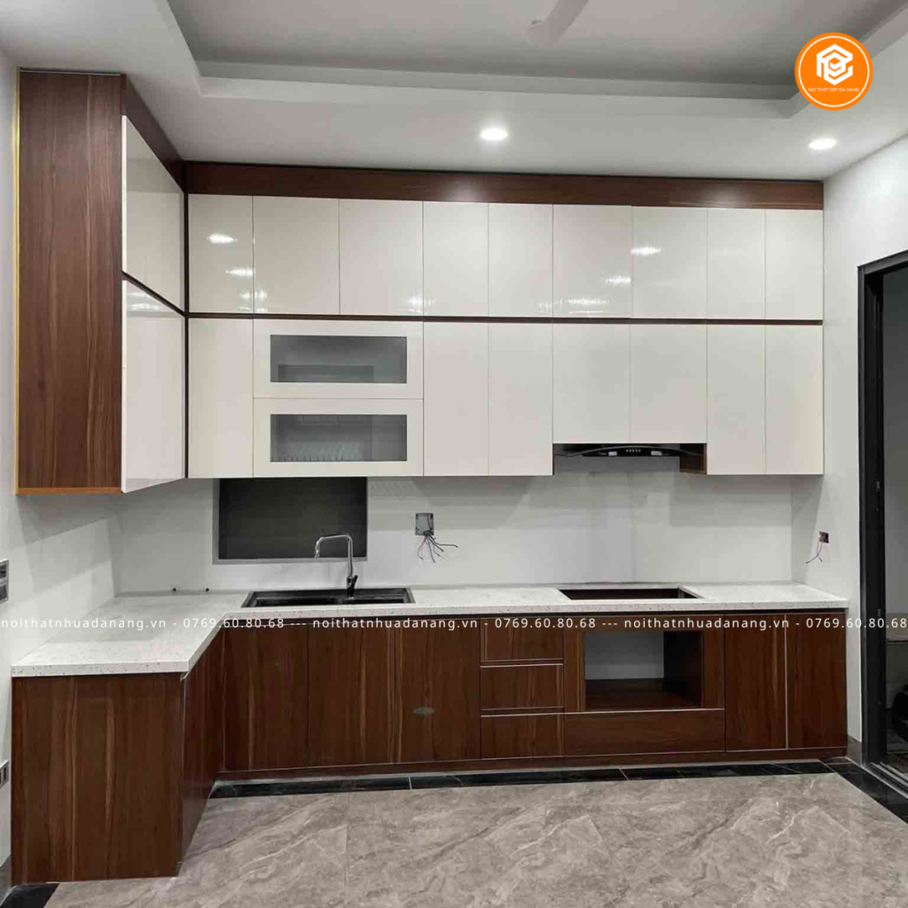 tu-bep-mau-trang-nho-gon